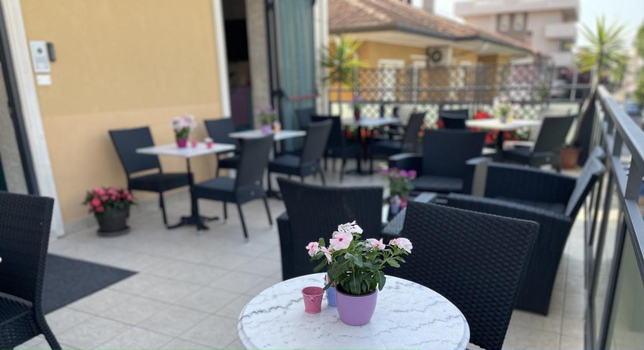 Hotel Liana Rimini Eksteriør billede